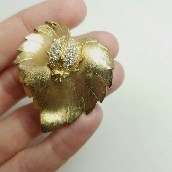 Vintage Ladybug on Leaf Gold Tone Brooch, Rhinestone Bug Insect, Lapel Pin - Picture 2 of 7